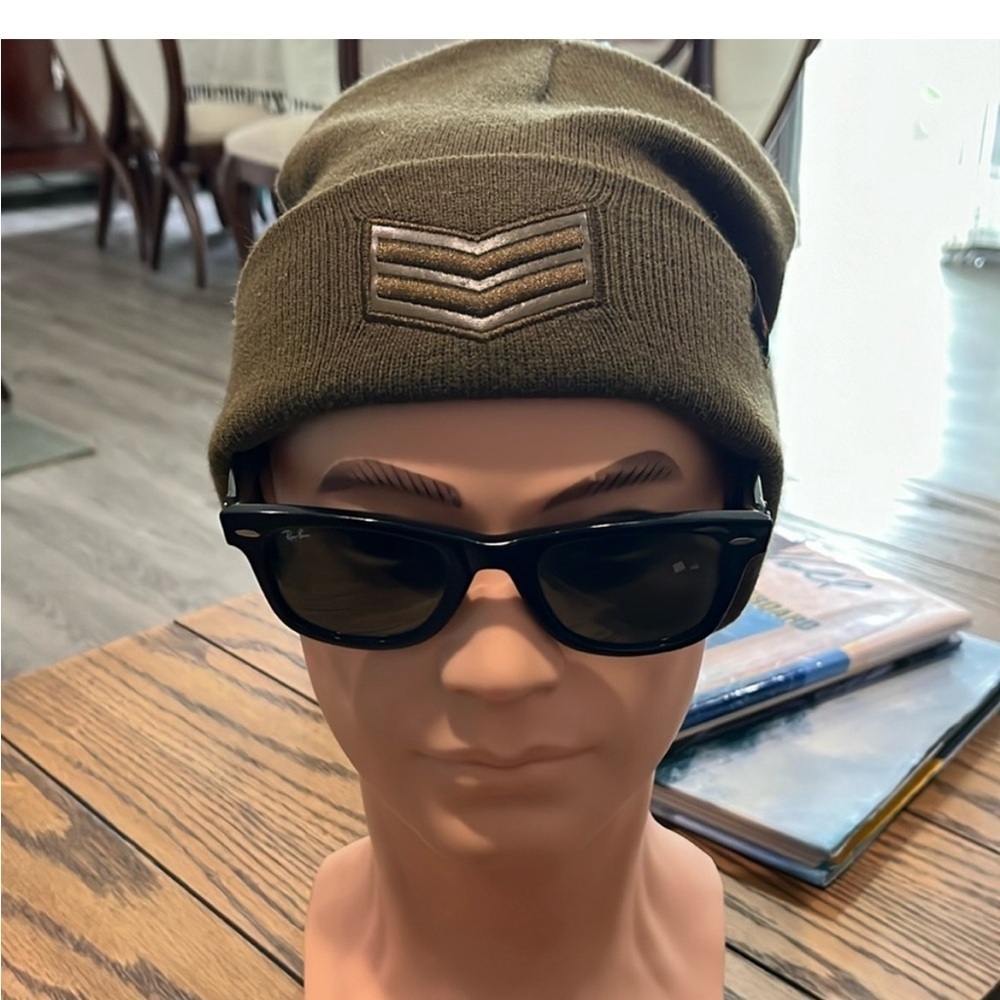 Men’s Olive Sargent stripped beanie 💙